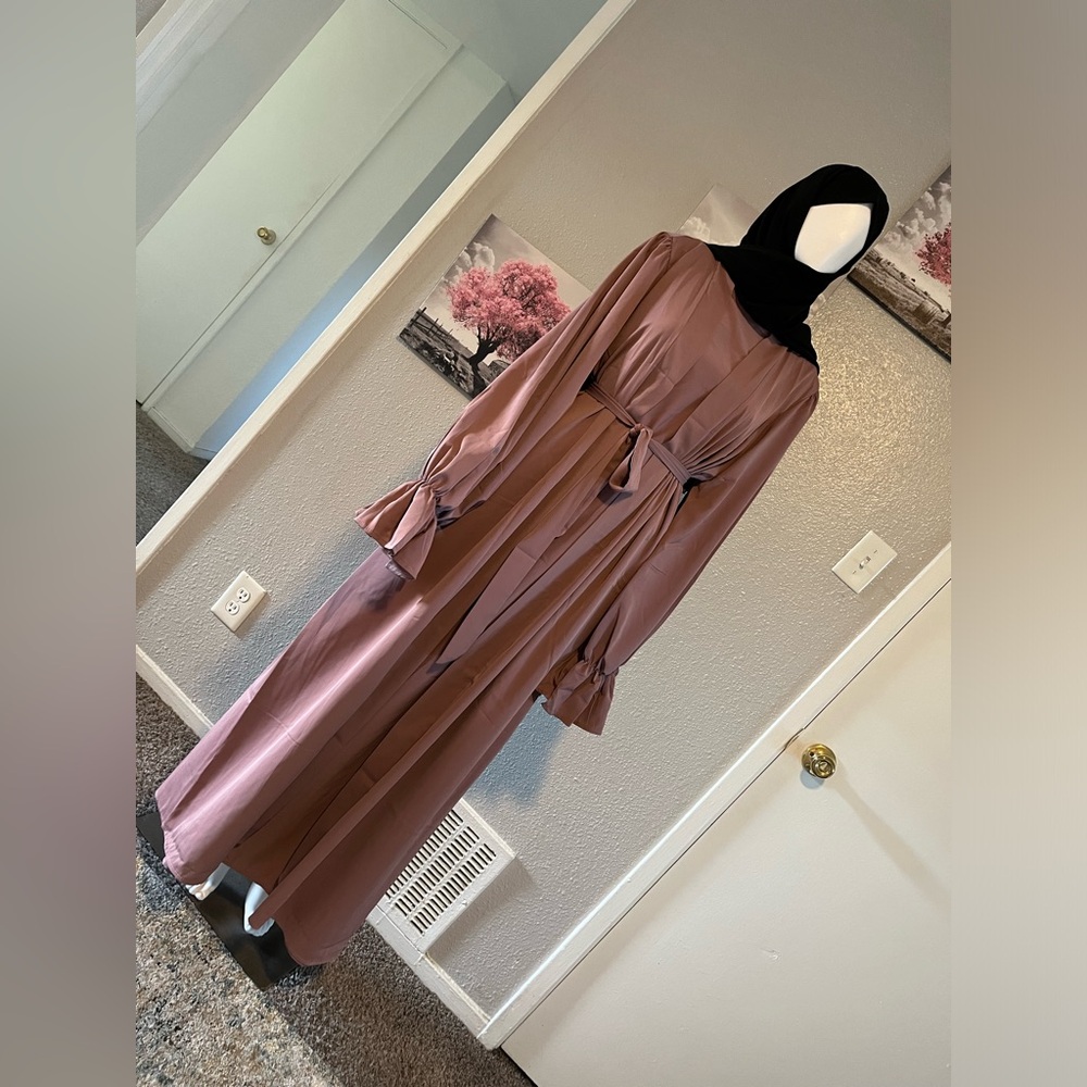 Modest Mauve Abaya - Picture 3 of 5